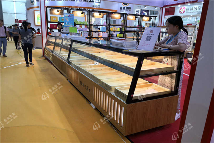 江西祥興廣場(chǎng)商鋪貨架