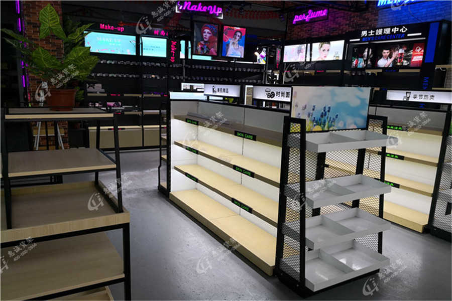 這樣設(shè)計(jì)商場貨架，讓您感覺自己在逛藝術(shù)館
