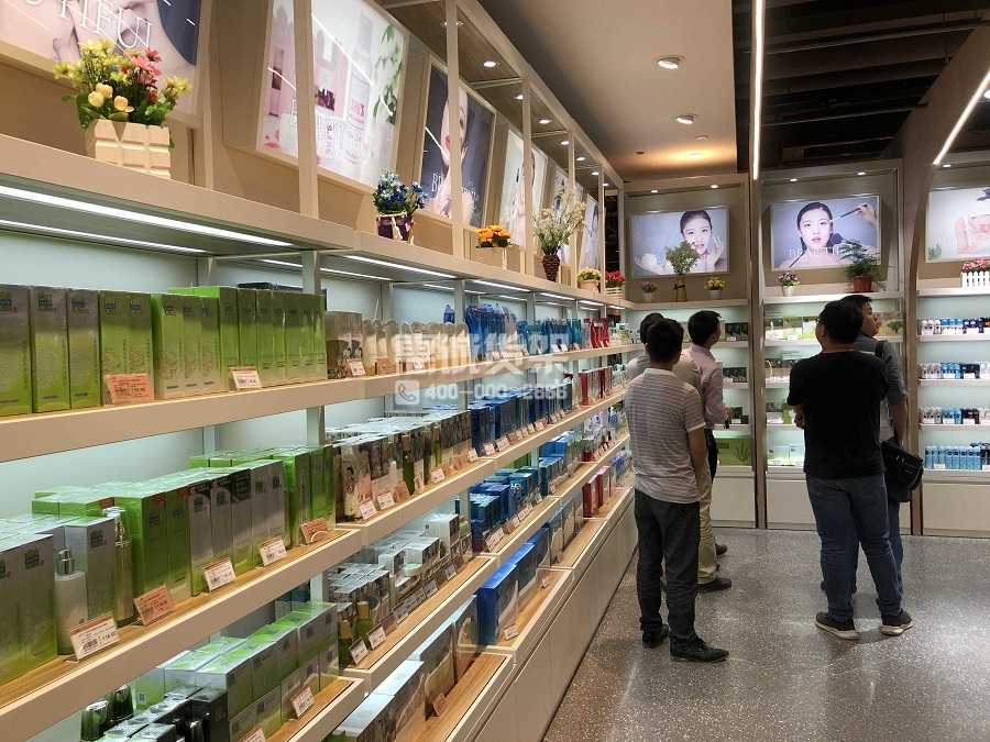 好的飾品展柜該如何設(shè)計(jì)其格局